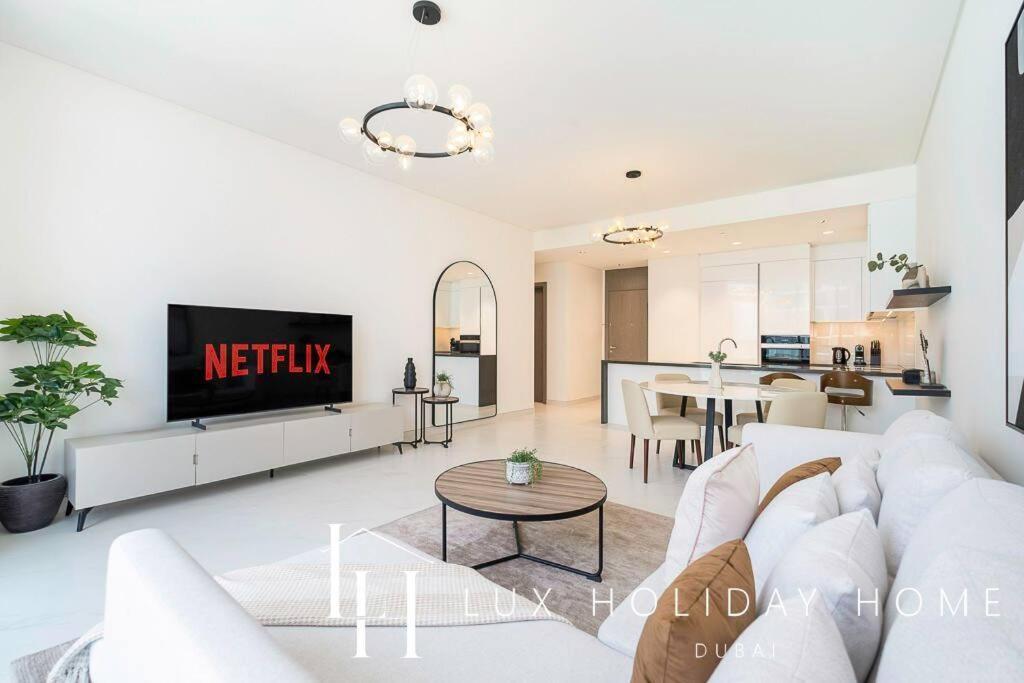 Lux The Burj Khalifa Lagoon View Apartment