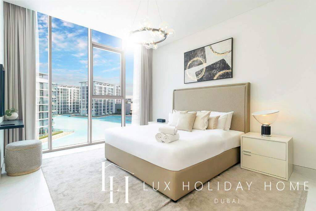 Lux The Burj Khalifa Lagoon View Apartment Dubai