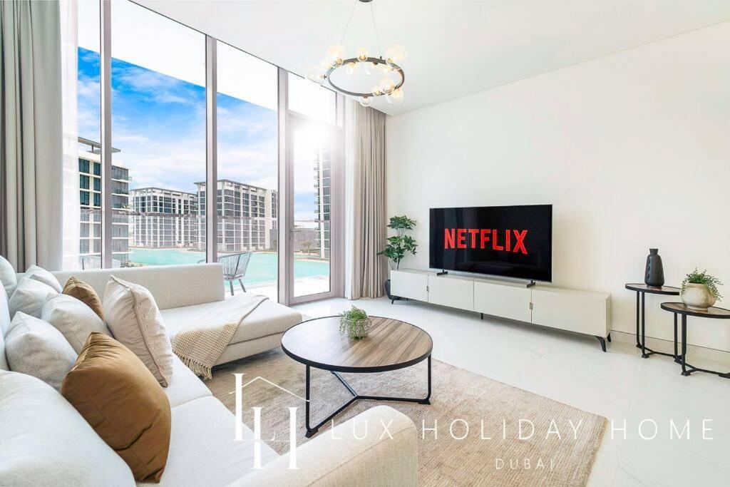 Lux The Burj Khalifa Lagoon View Apartment Dubai