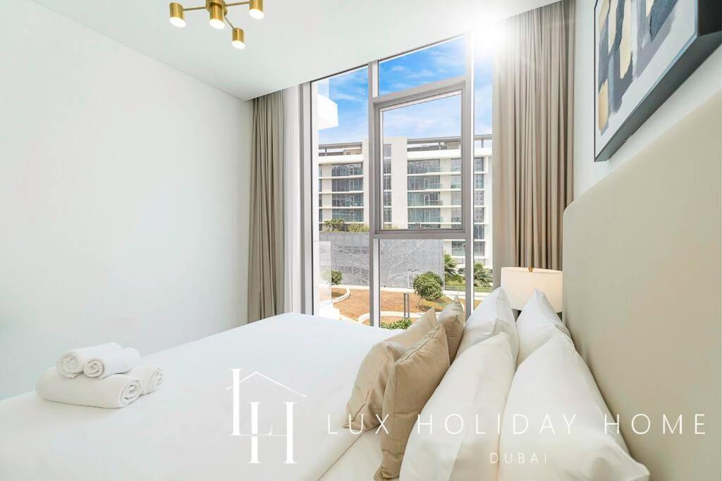 Lux The Burj Khalifa Lagoon View Apartment Dubai