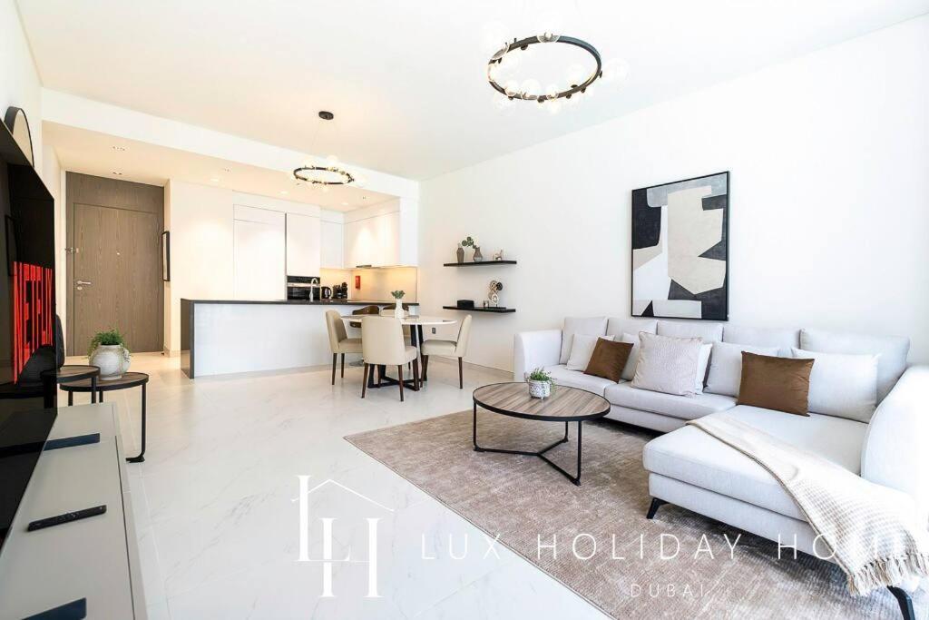 Lux The Burj Khalifa Lagoon View Apartment Dubai
