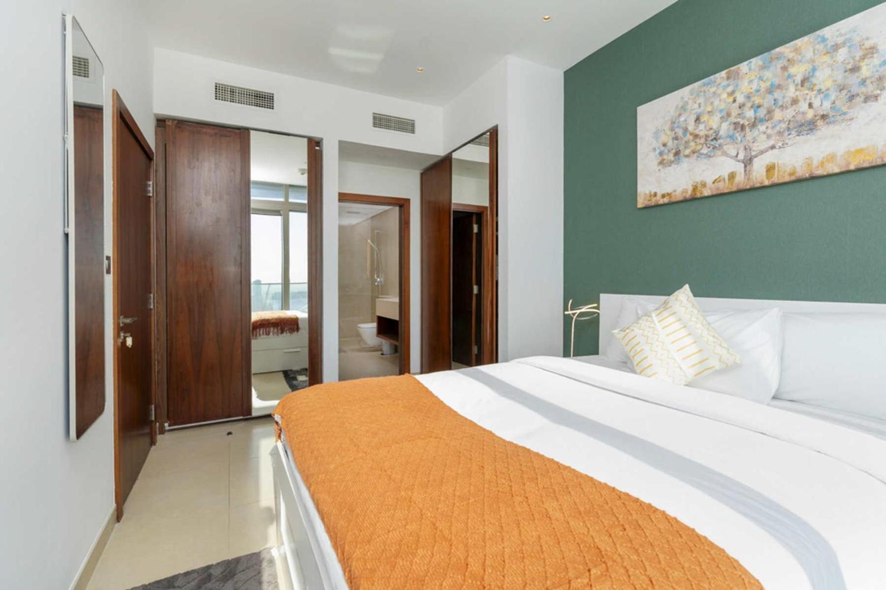 Stunning 1bed High Floor Marina View *