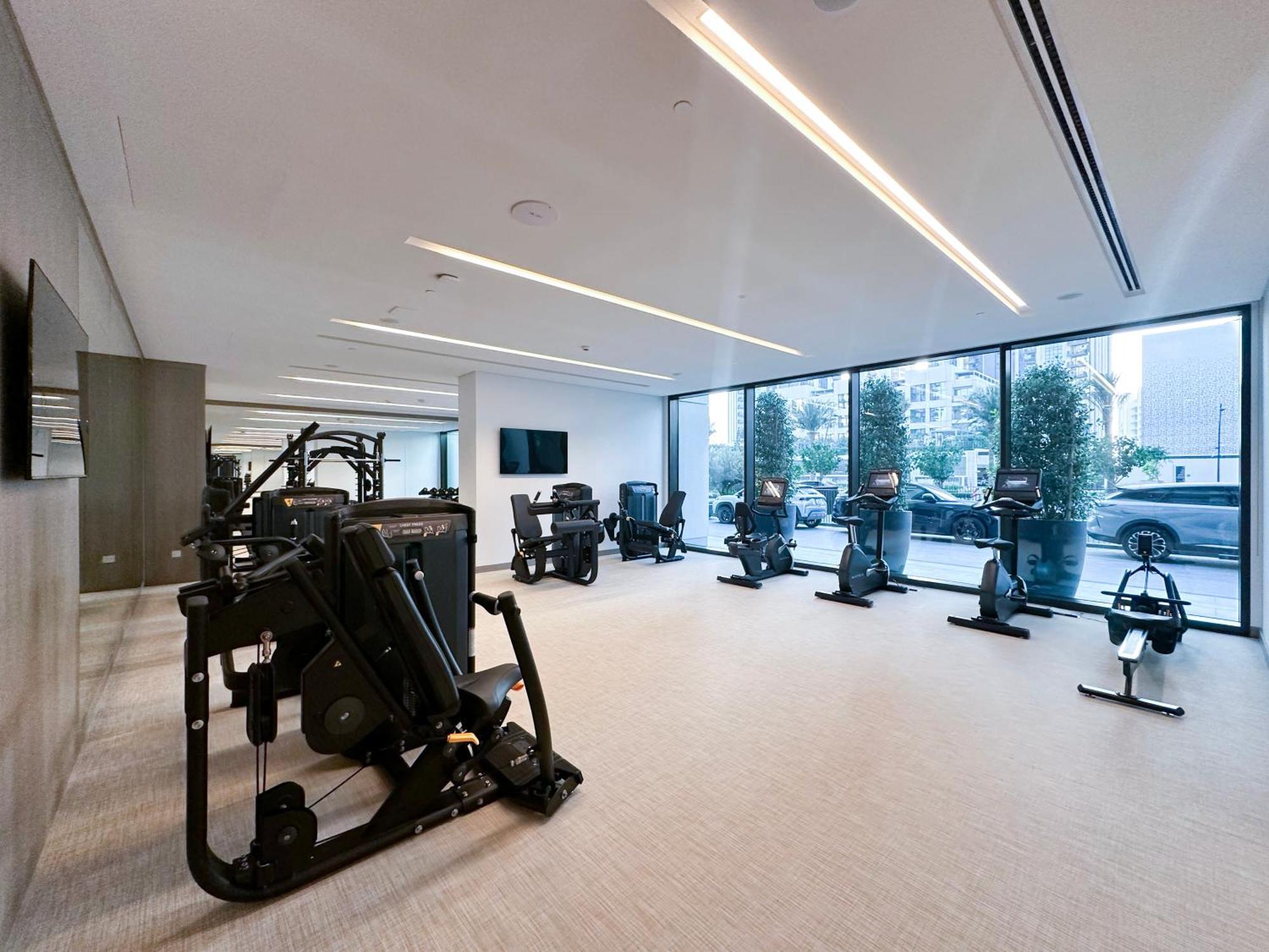 Elegant 1br With Skyline View In Creek Harbour *