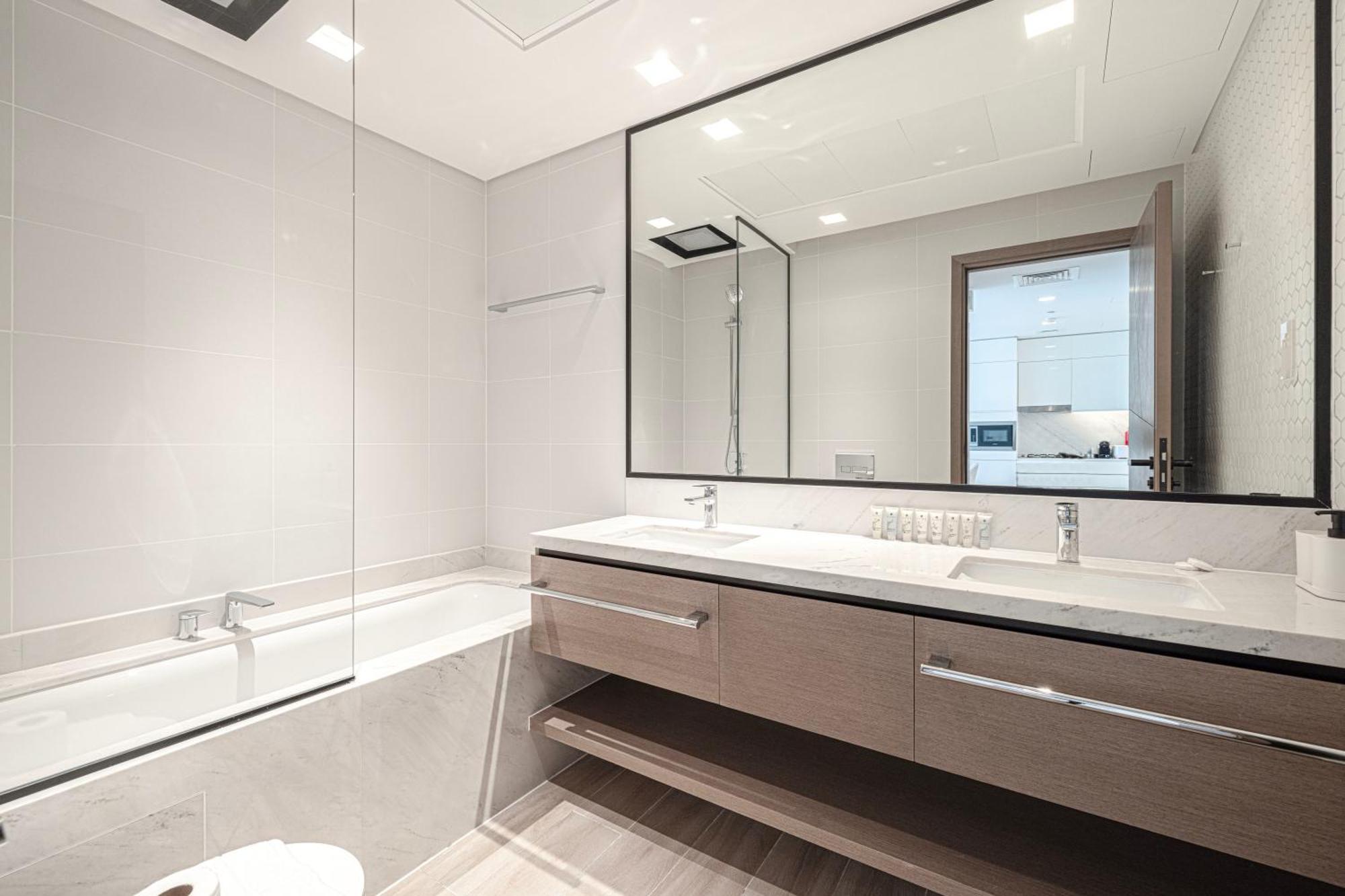 Elegant 1br With Skyline View In Creek Harbour Apartment