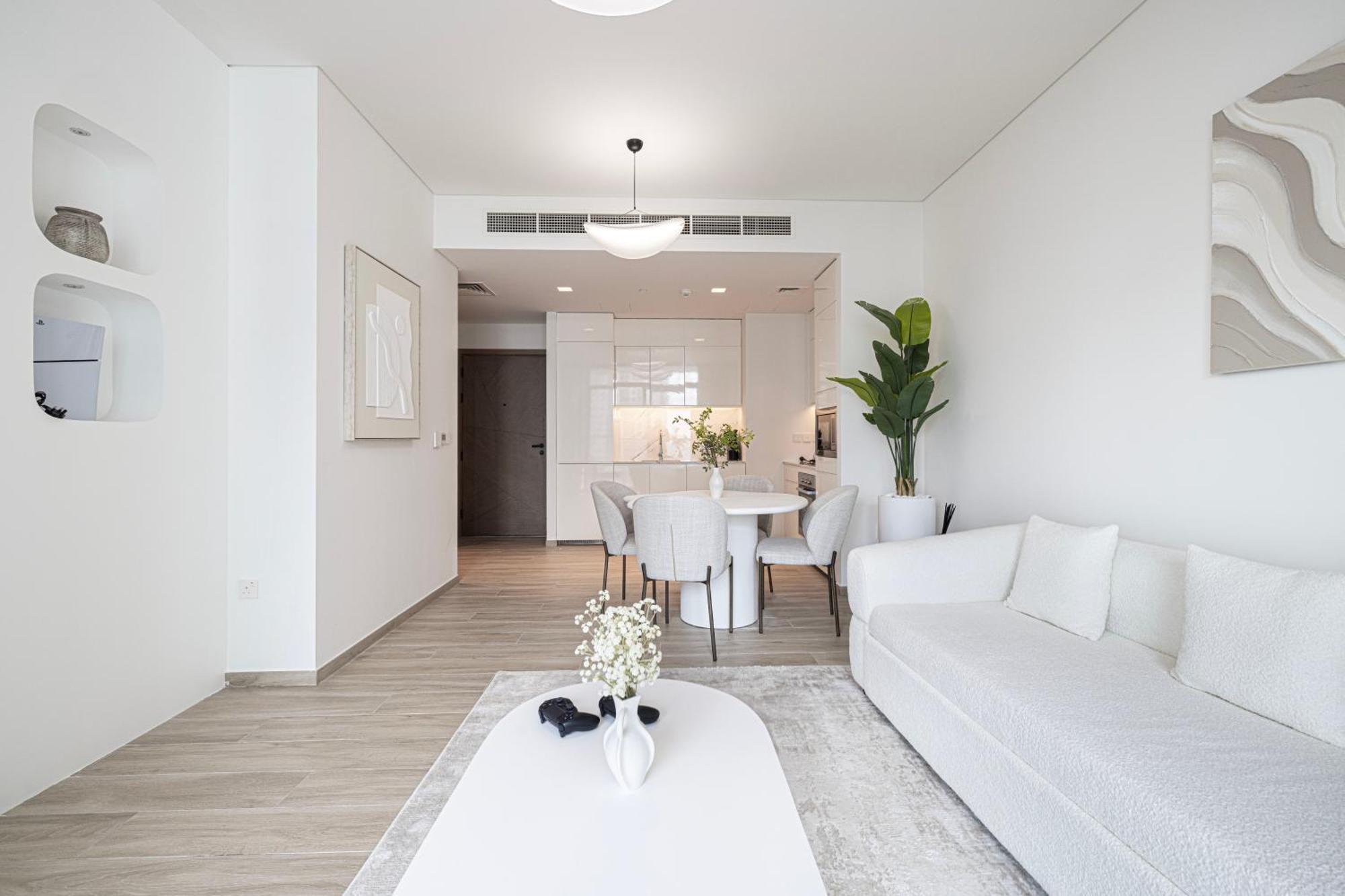 Elegant 1br With Skyline View In Creek Harbour *