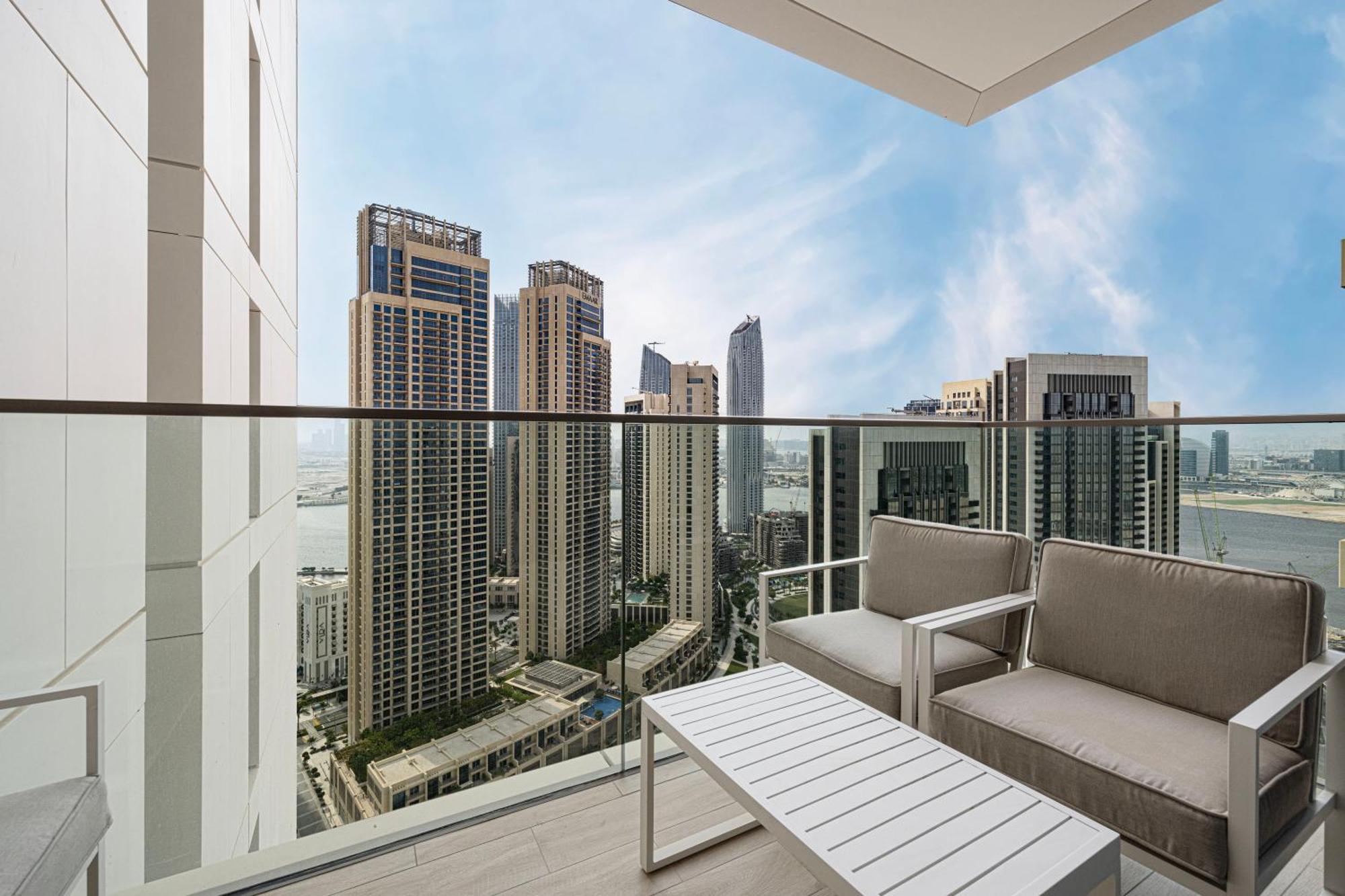 Elegant 1br With Skyline View In Creek Harbour *