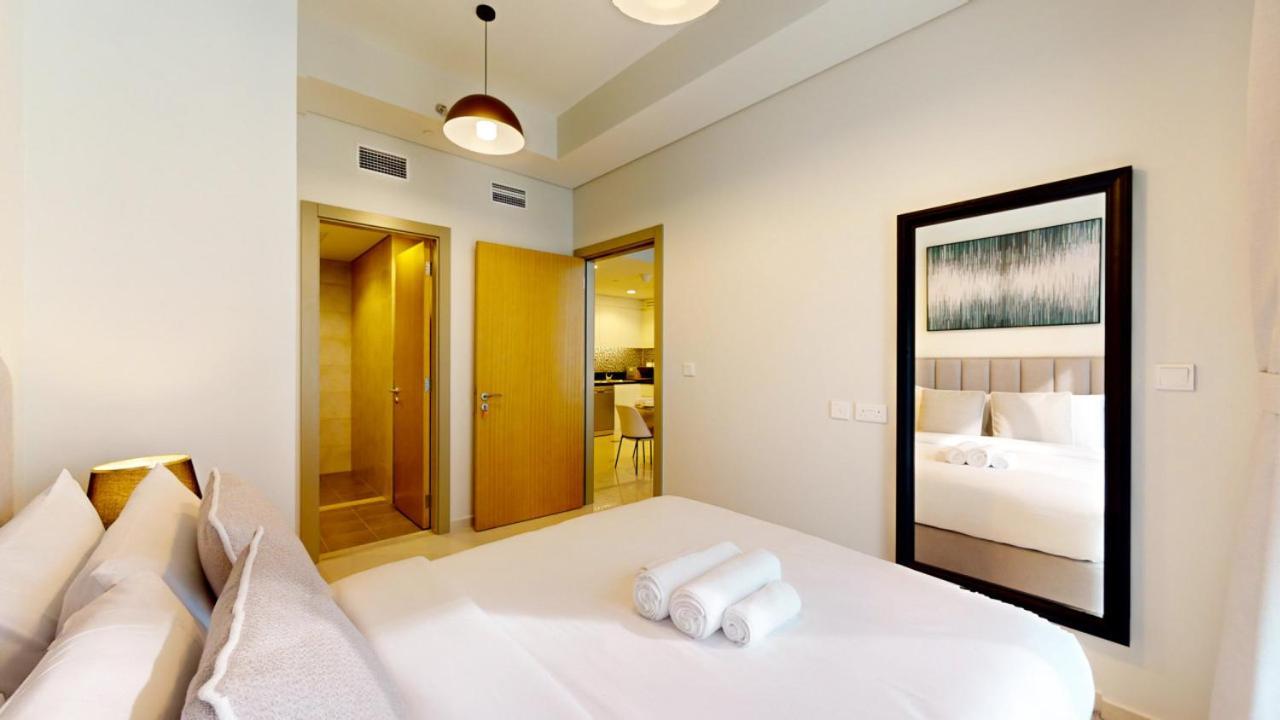 Aykon 2 - Vibrant Two Bedroom * Dubai