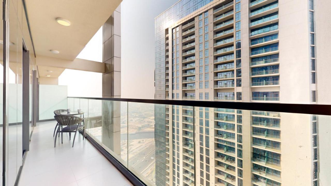Aykon 2 - Vibrant Two Bedroom Apartment Dubai