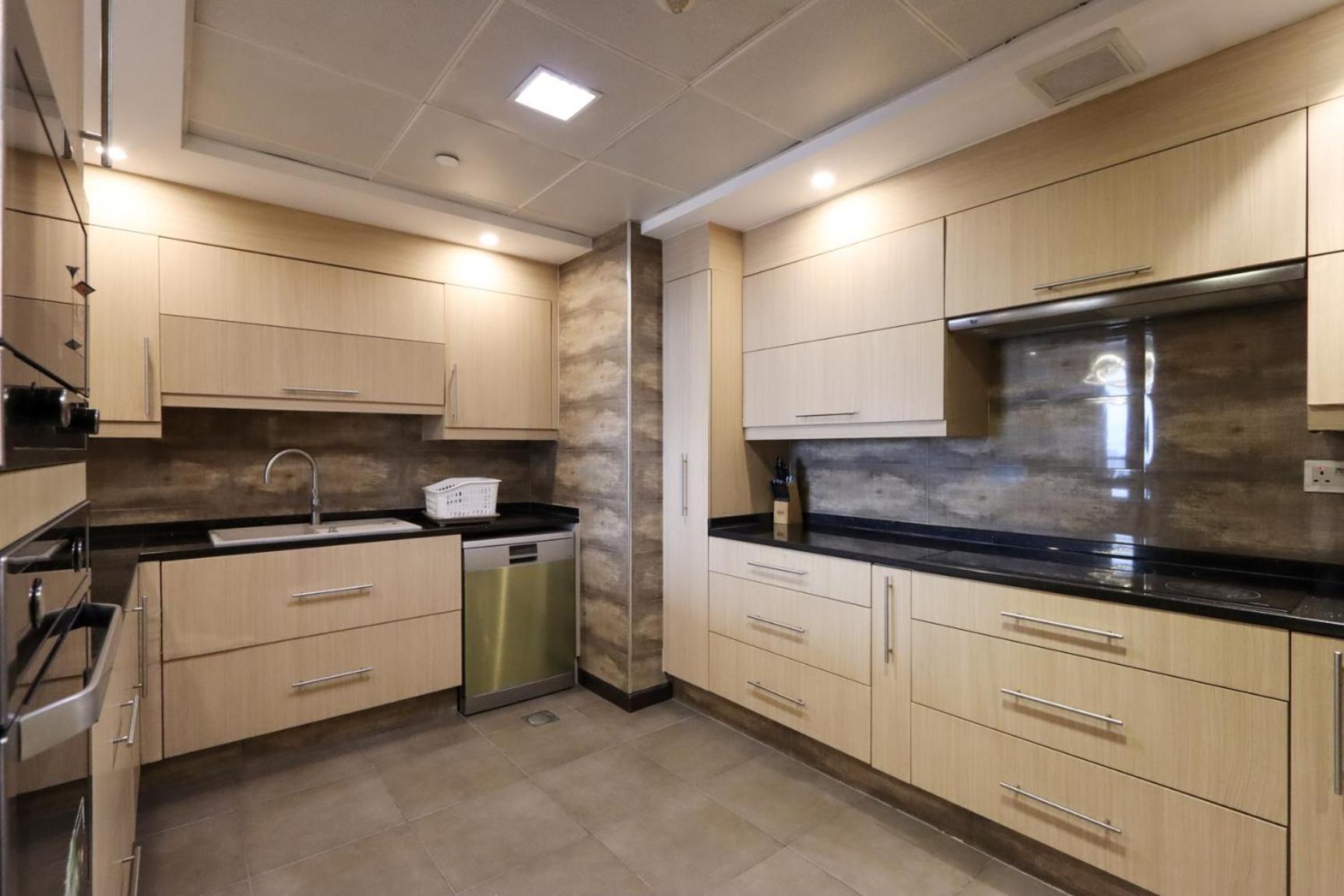 Upgraded With Full Sea View Rimal 5 - Entire 4 Bedroom - Access Apartment *