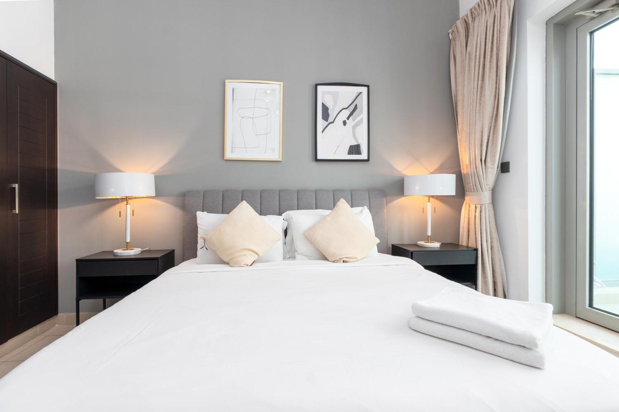 White Sage - Fountain View Stylish With Spacious Terrace Apartment *