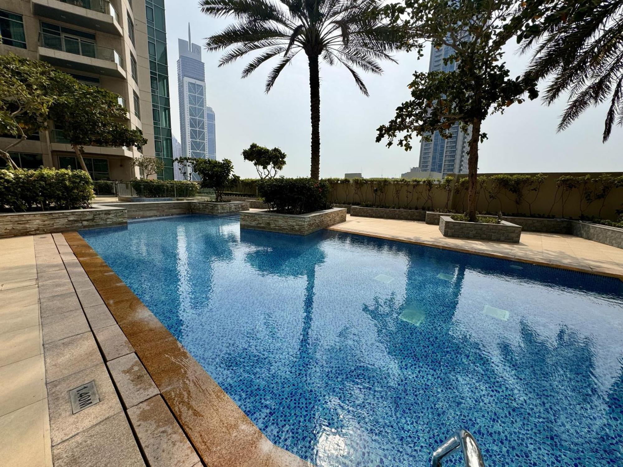 Easygo - Comfy 2bdr In Loft Tower Downtown Dubai