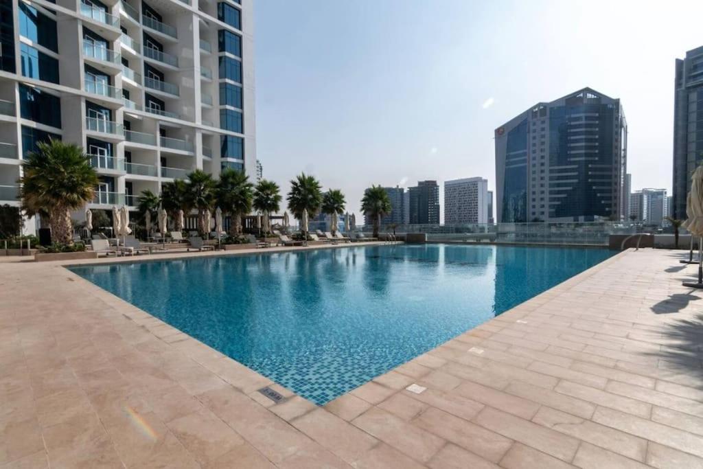 Oraya - Upgraded 2br In Prive Maison, Canal View Apartment