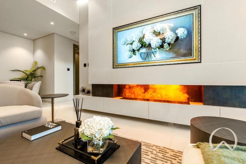 Oraya - Upgraded 2br In Prive Maison, Canal View Apartment Dubai