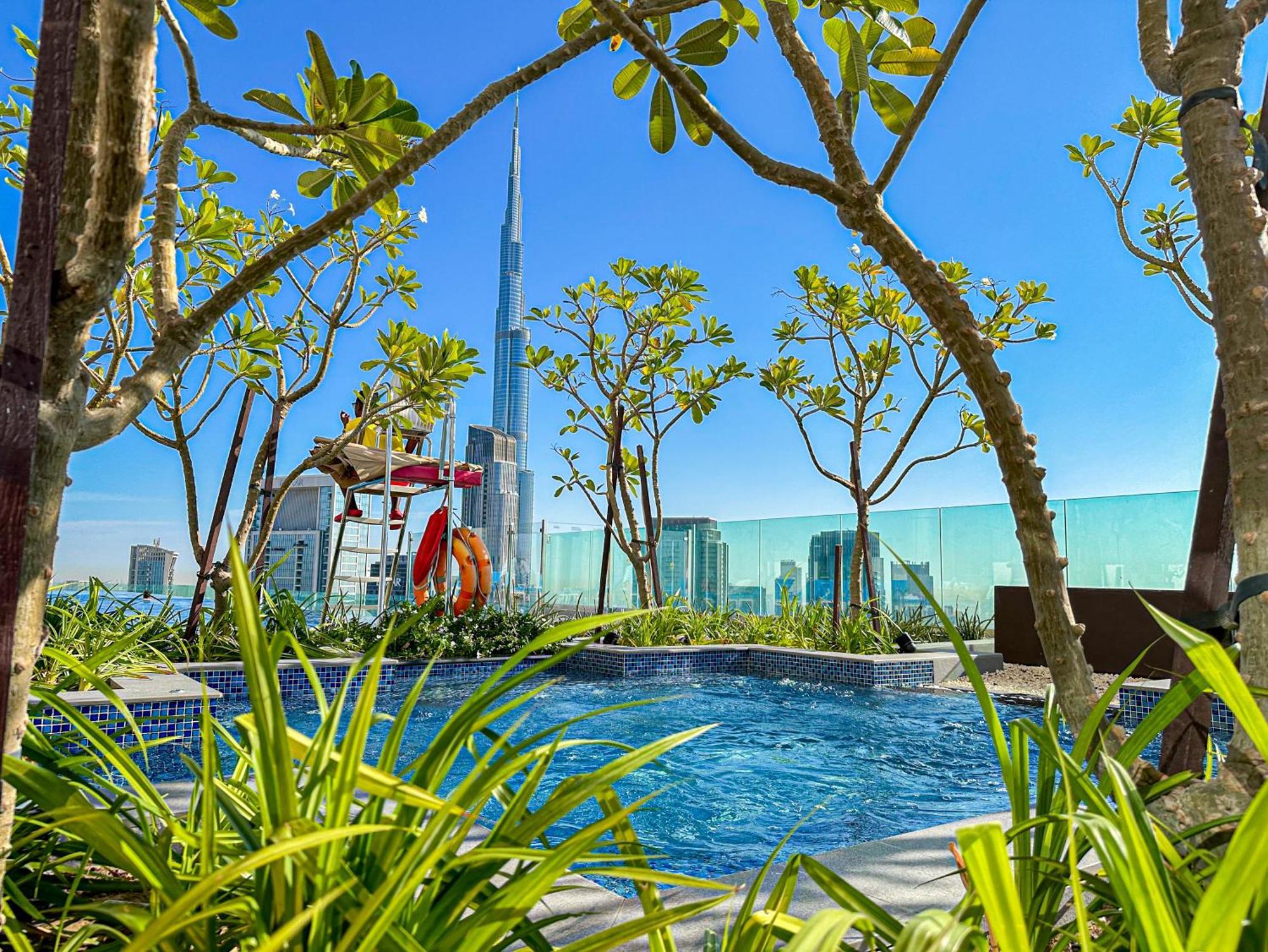 Apartment Sky-high Oasis Burj Khalifa Views, Rooftop Infinity Pool, 3br In Paramount Midtown Dubai