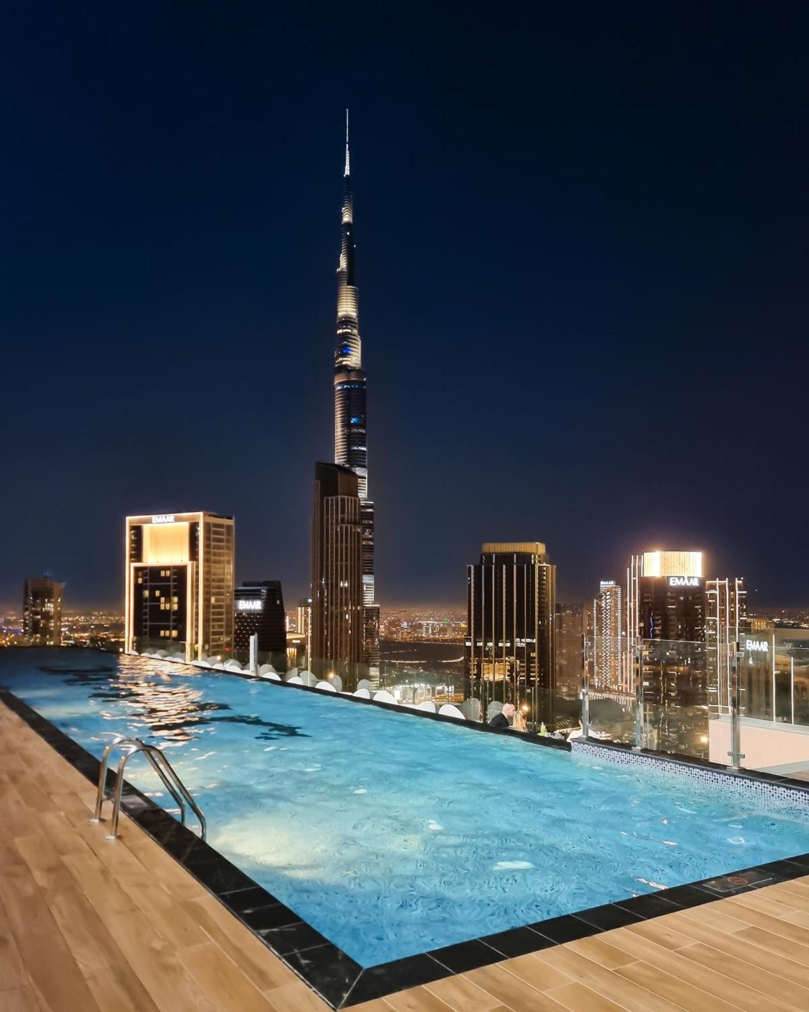 Sky-high Oasis Burj Khalifa Views, Rooftop Infinity Pool, 3br In Paramount Midtown Dubai