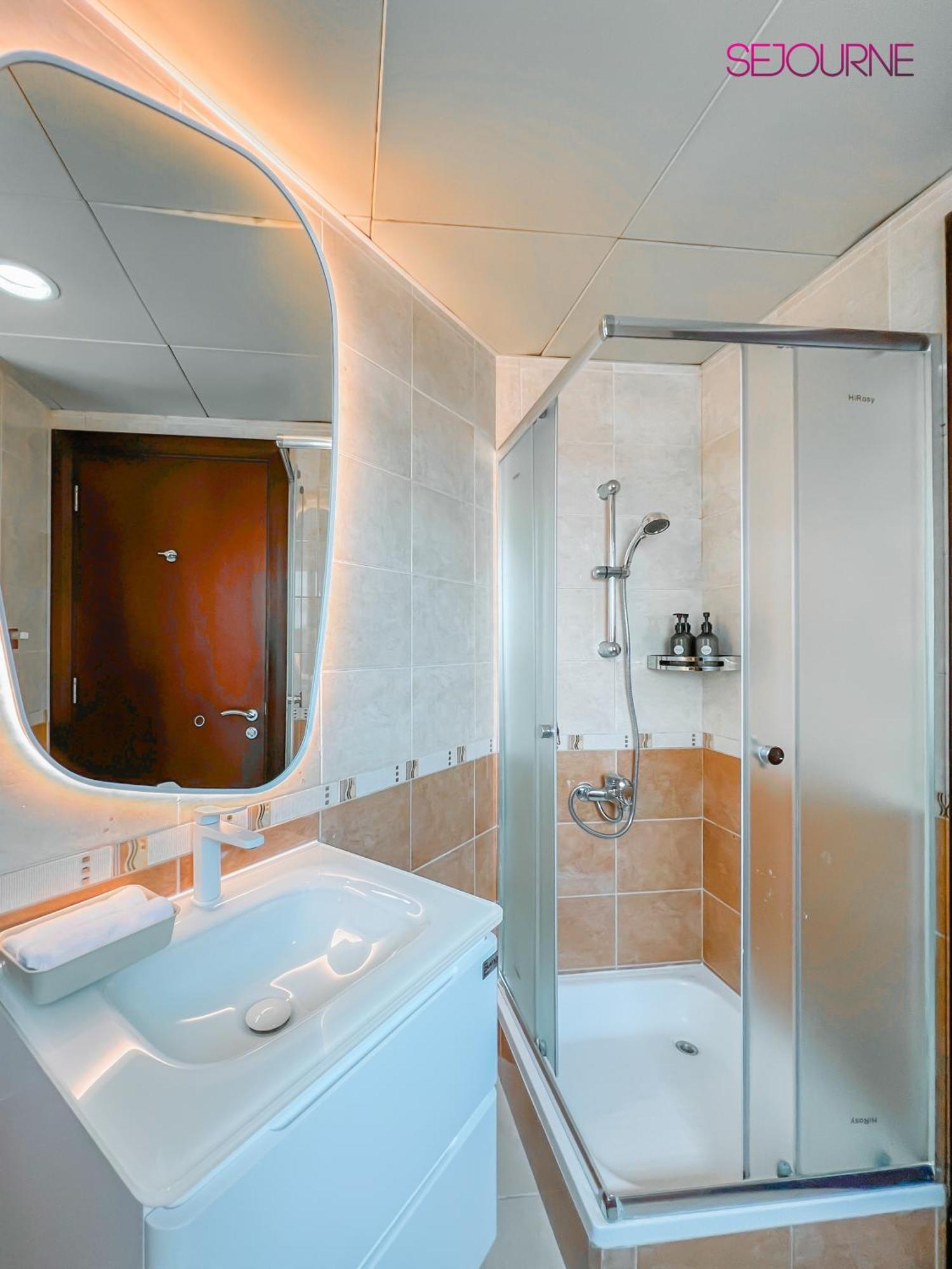 Luxurious 2br In Gate 1 Dubai