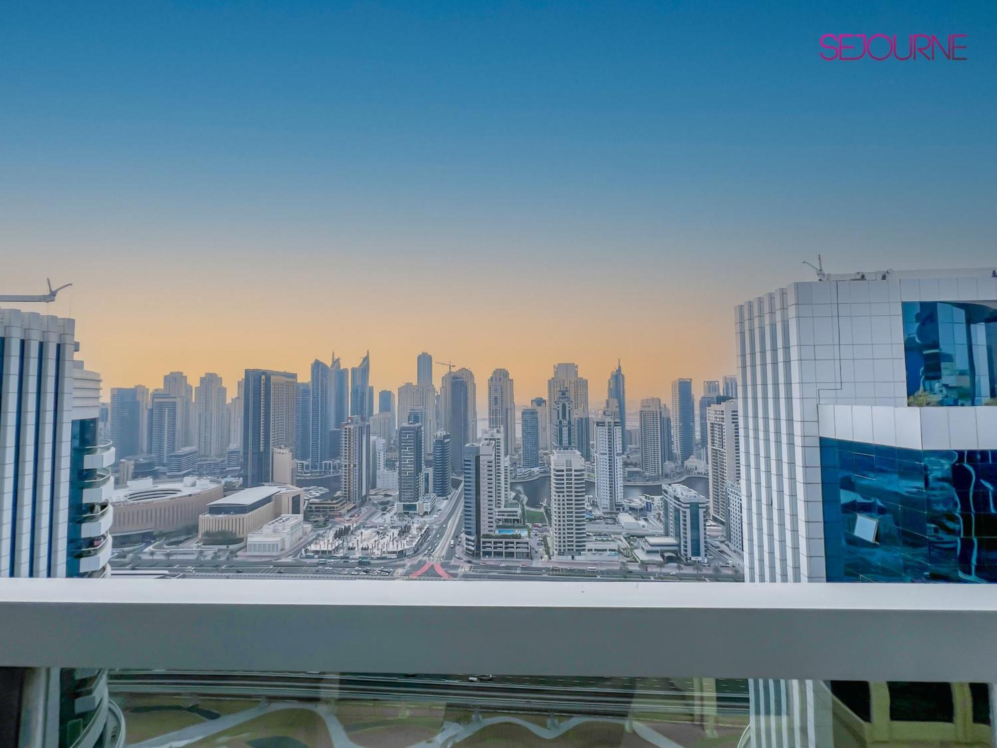 Apartment Luxurious 2br In Gate 1 Dubai
