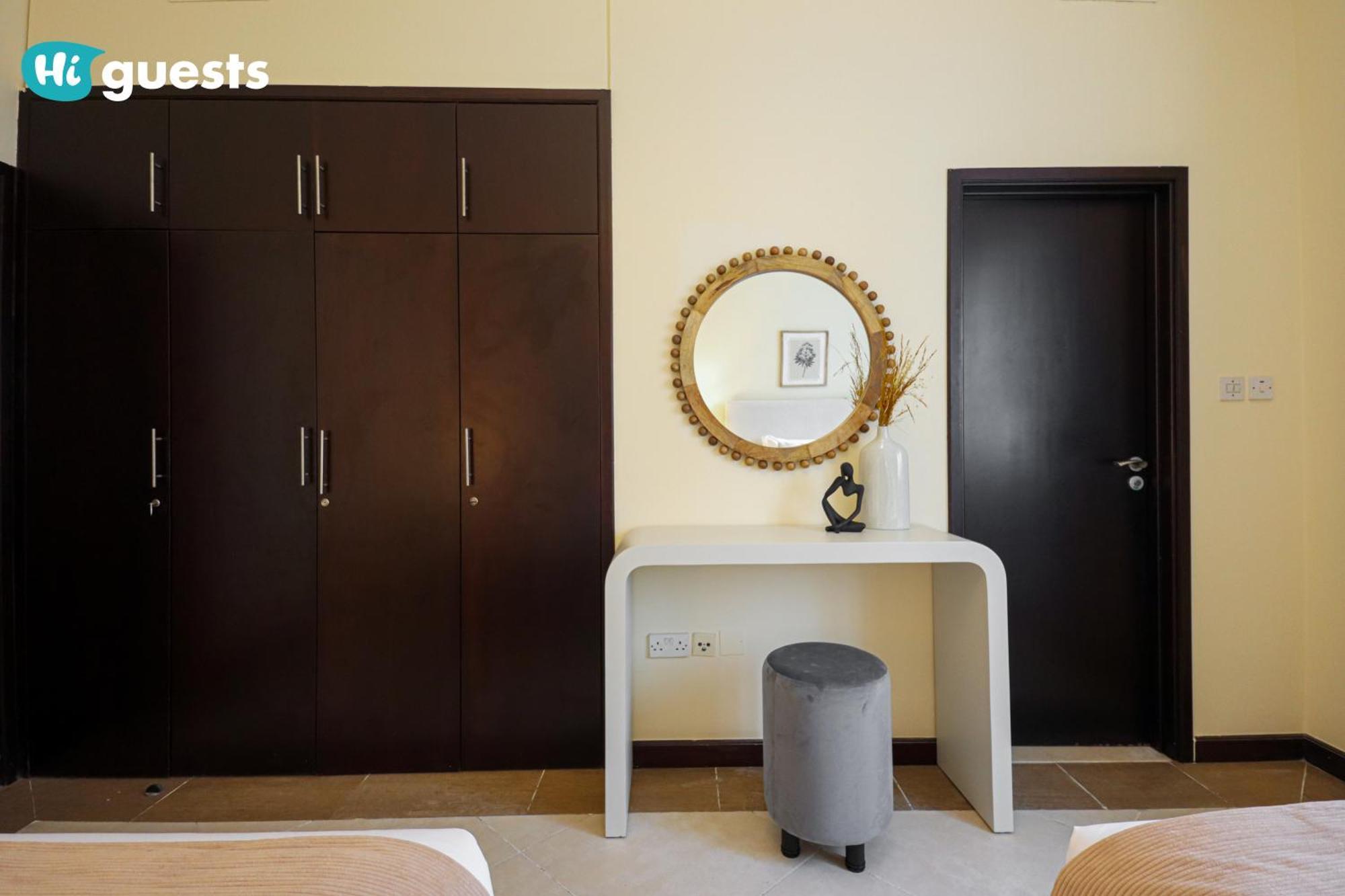 Higuests - Elegant Family Retreat In Dubai's Deira 3br Oasis *