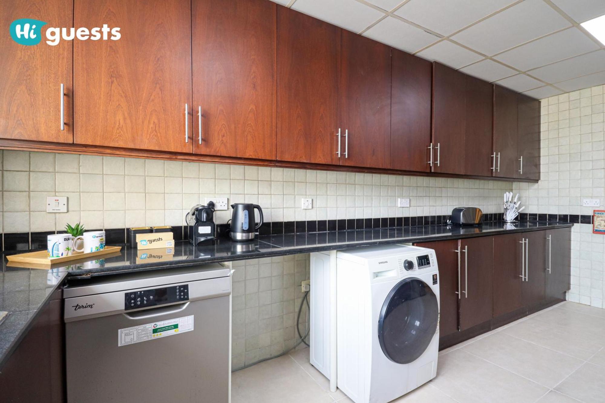 Higuests - Elegant Family Retreat In Dubai's Deira 3br Oasis *