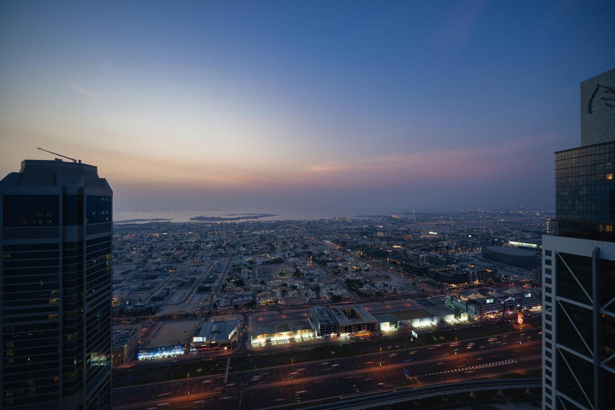 Sky-high Oasis Burj Khalifa Views, Rooftop Infinity Pool, 3br In Paramount Midtown * Dubai