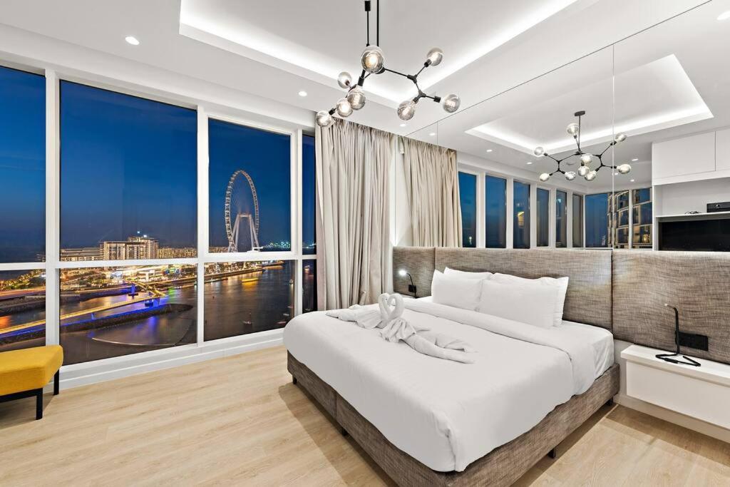 First Class 2br Vibrant Waterfront District