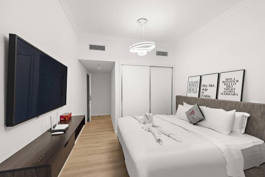 First Class 2br Vibrant Waterfront District Apartment *