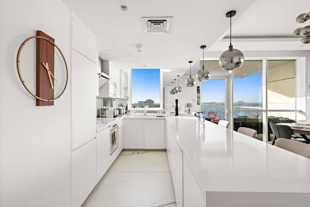 First Class 2br Vibrant Waterfront District