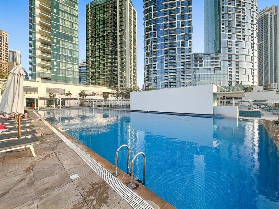 Apartment First Class 2br Vibrant Waterfront District Dubai