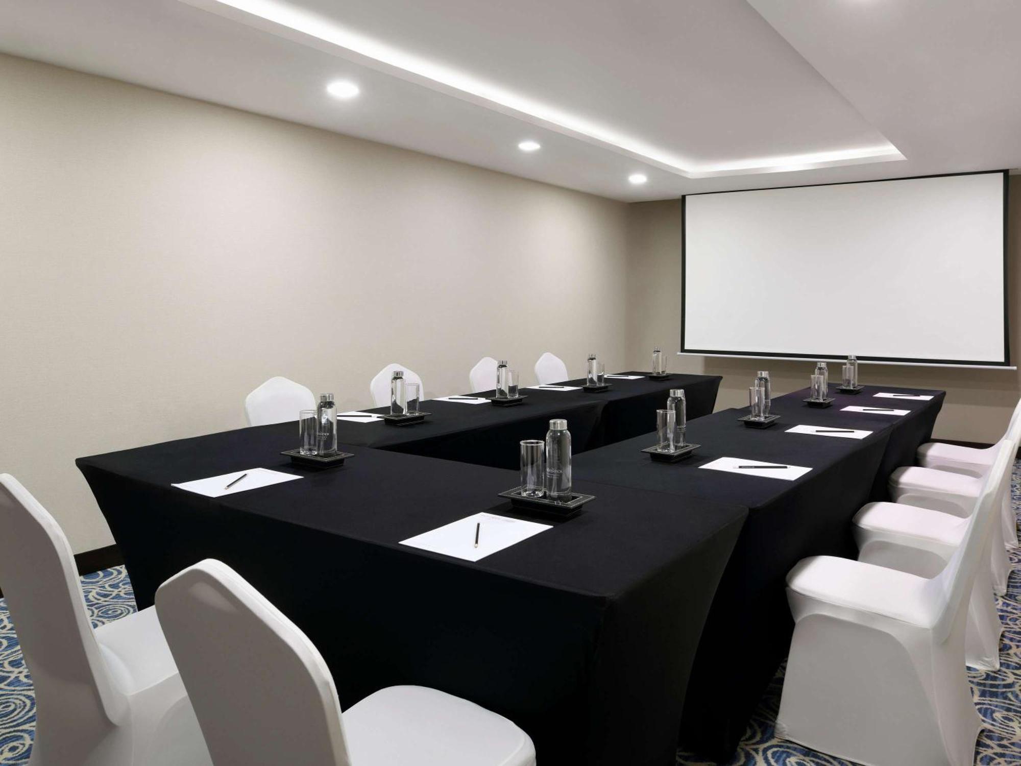 Moevenpick Al Mamzar 5* Dubai