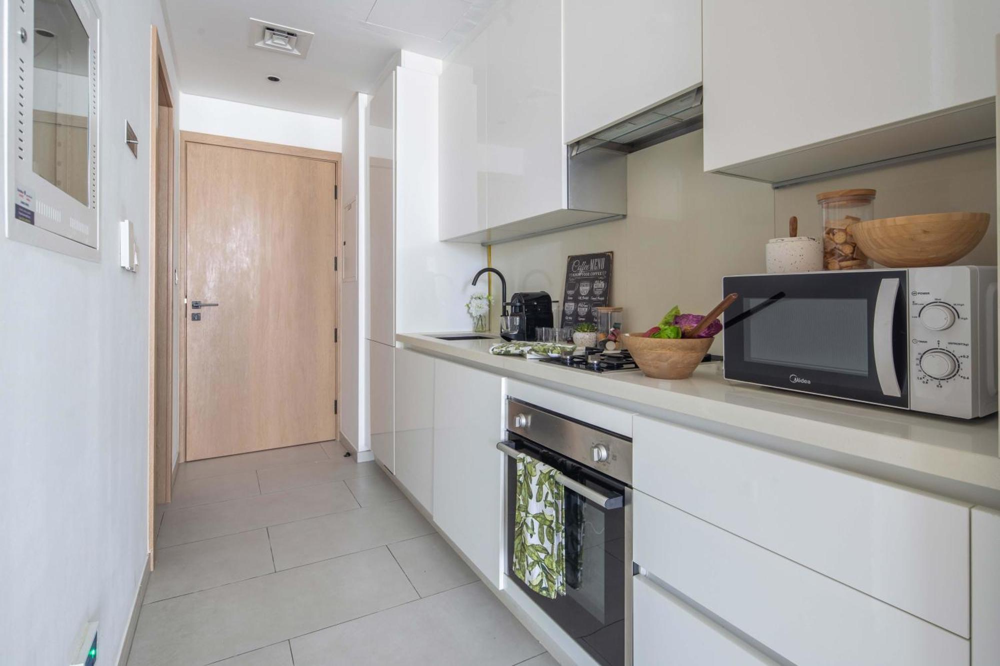 Frank Porter - Marquise Square Apartment Dubai