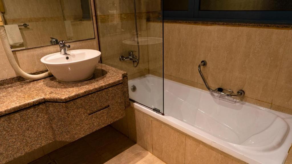 Hotel Boonmax Dubai