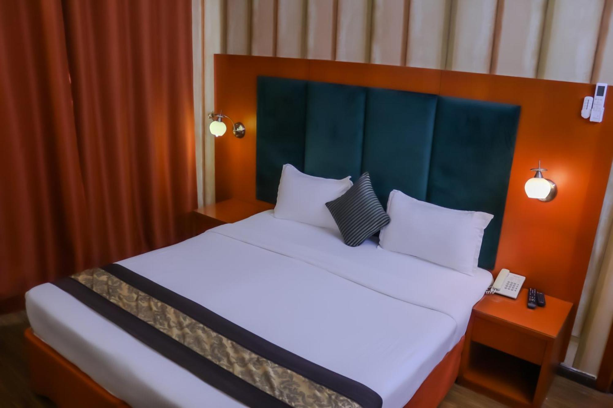 Hotel Boonmax Dubai