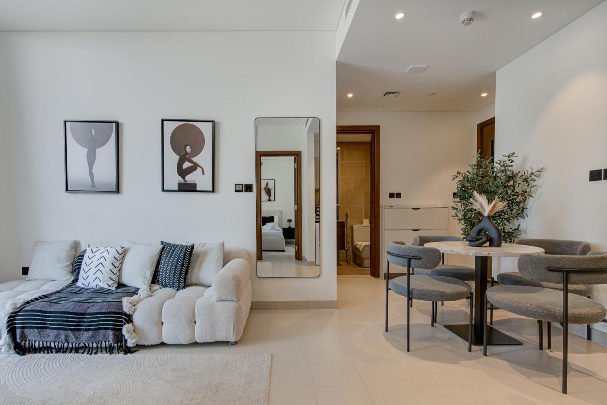 Apartment Trophy - *