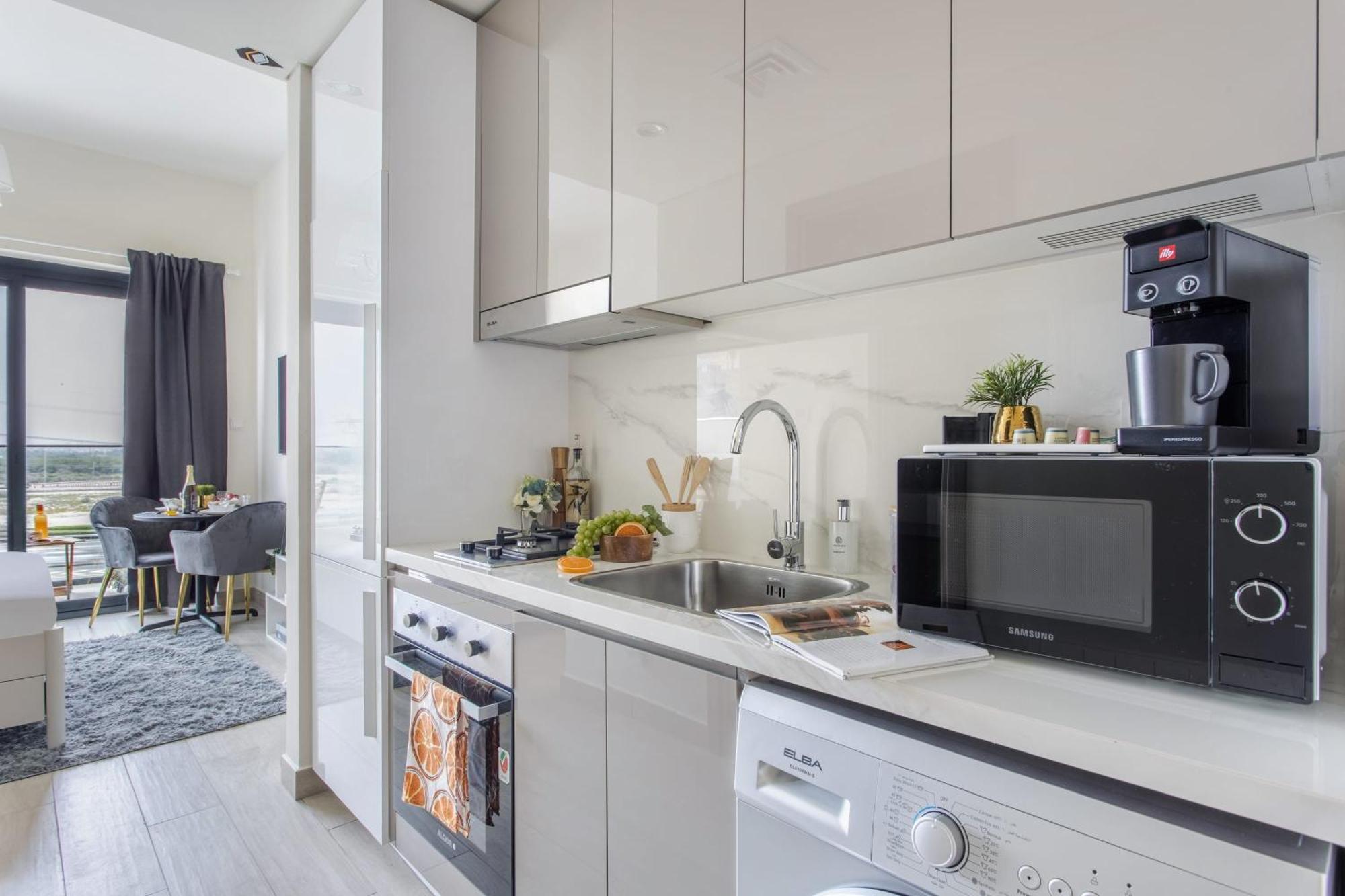 Frank Porter - Azizi Riviera 46 Apartment Dubai