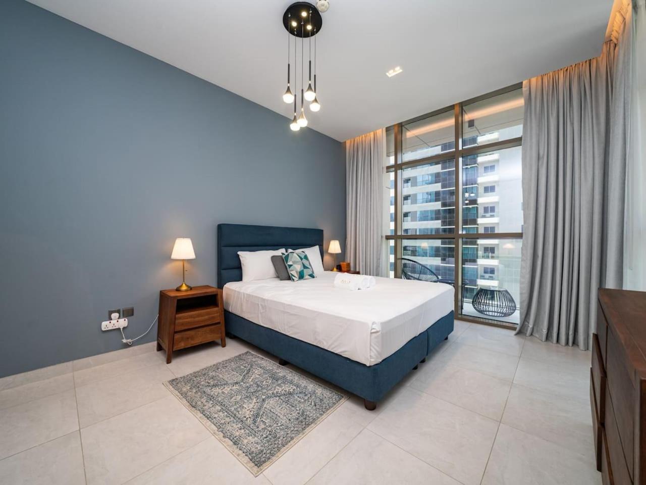 Stunning 1 Bed With Infinity Pool - Marina *