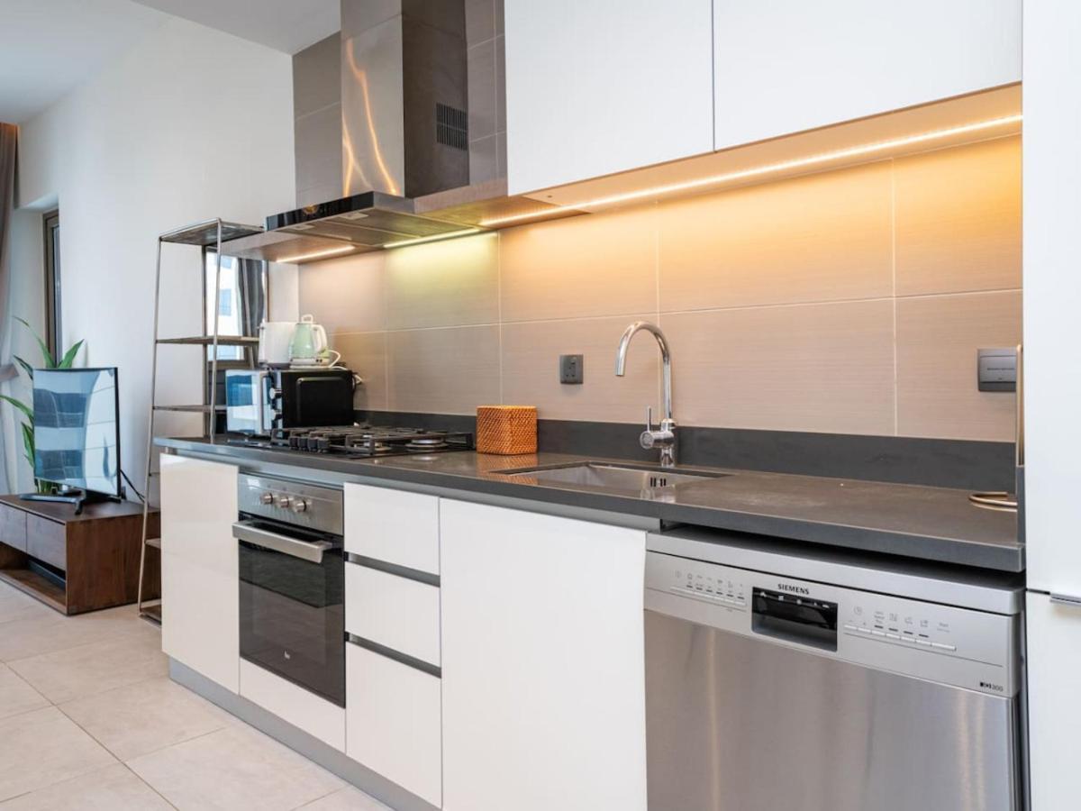 Stunning 1 Bed With Infinity Pool - Marina