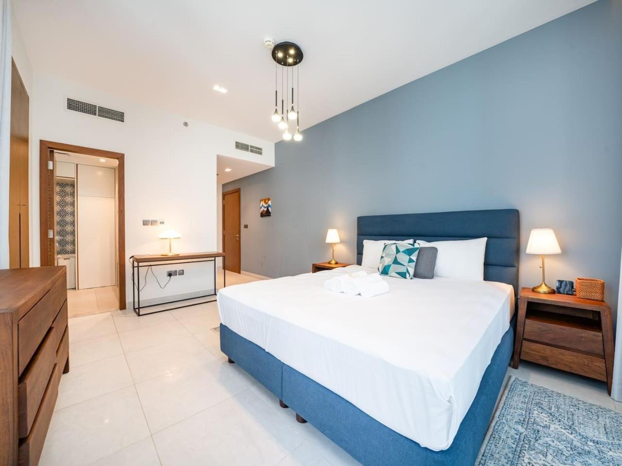 Stunning 1 Bed With Infinity Pool - Marina *