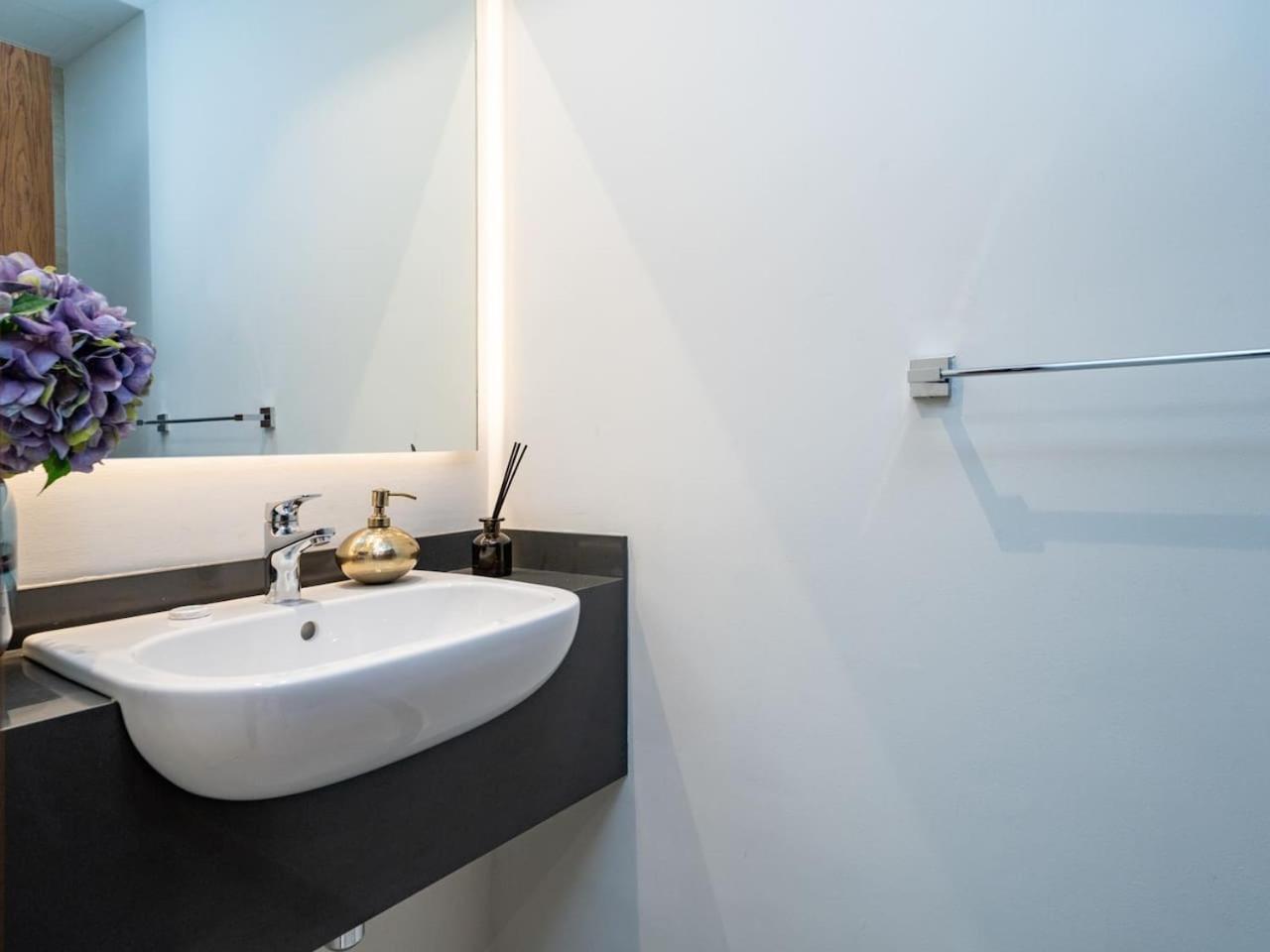 Stunning 1 Bed With Infinity Pool - Marina Dubai