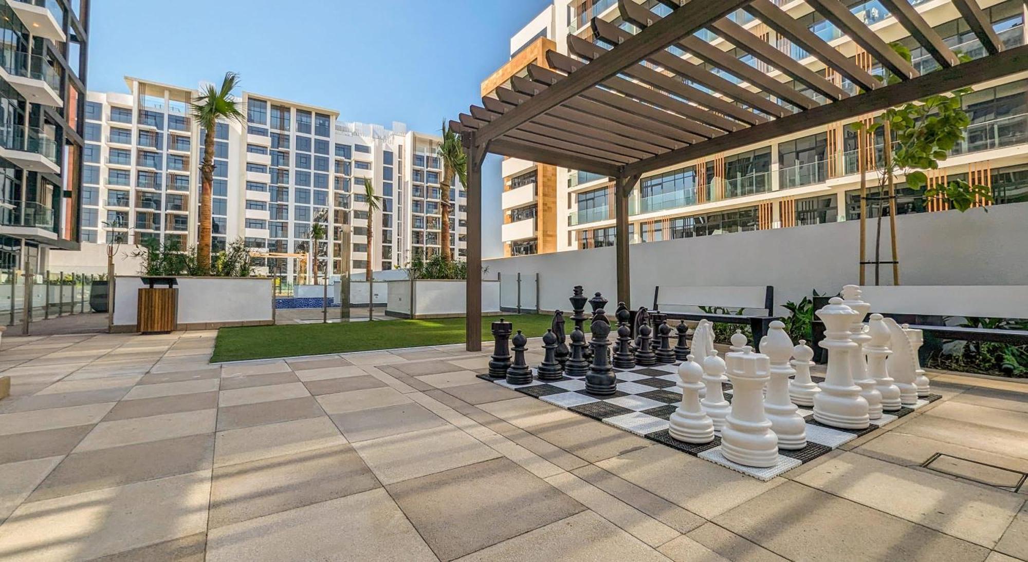 Frank Porter - Azizi Riviera 46 Apartment Dubai