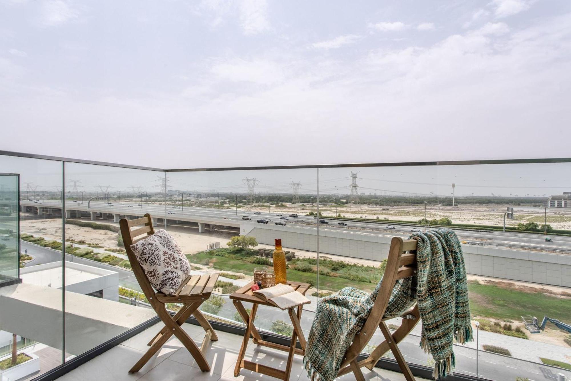 Frank Porter - Azizi Riviera 46 Apartment Dubai