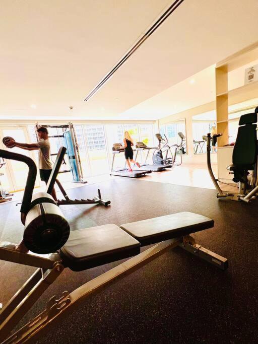 Apartment Gorgeous 2br With Full Burj Khalifa View, 5 Mins From Mall *