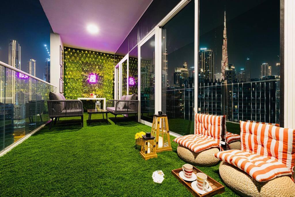 Apartment Gorgeous 2br With Full Burj Khalifa View, 5 Mins From Mall Dubai