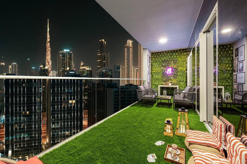 Apartment Gorgeous 2br With Full Burj Khalifa View, 5 Mins From Mall *