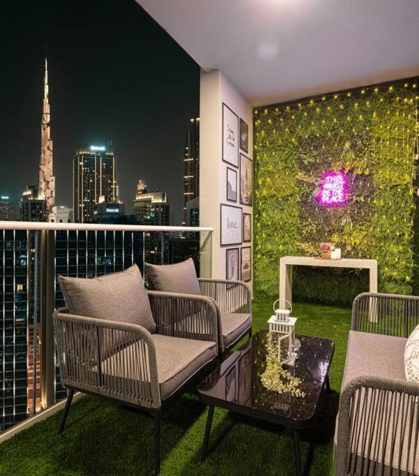 Apartment Gorgeous 2br With Full Burj Khalifa View, 5 Mins From Mall Dubai
