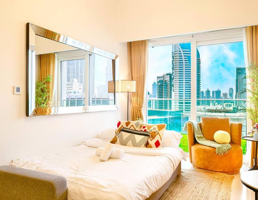Apartment Gorgeous 2br With Full Burj Khalifa View, 5 Mins From Mall Dubai