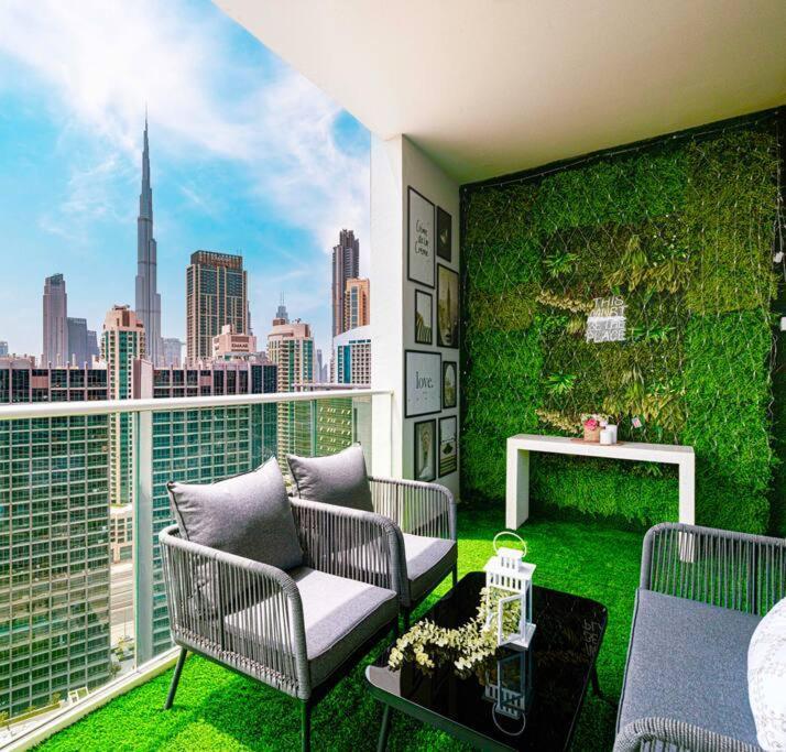 Gorgeous 2br With Full Burj Khalifa View, 5 Mins From Mall Apartment Dubai
