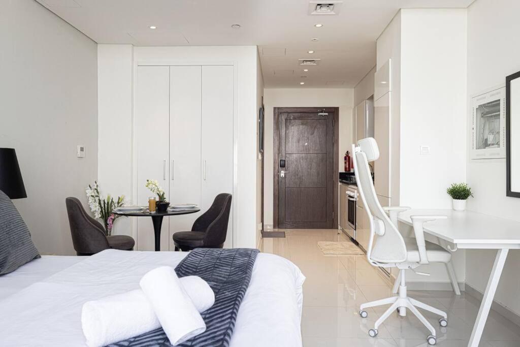 Holiday home Lux In Damac Hills *