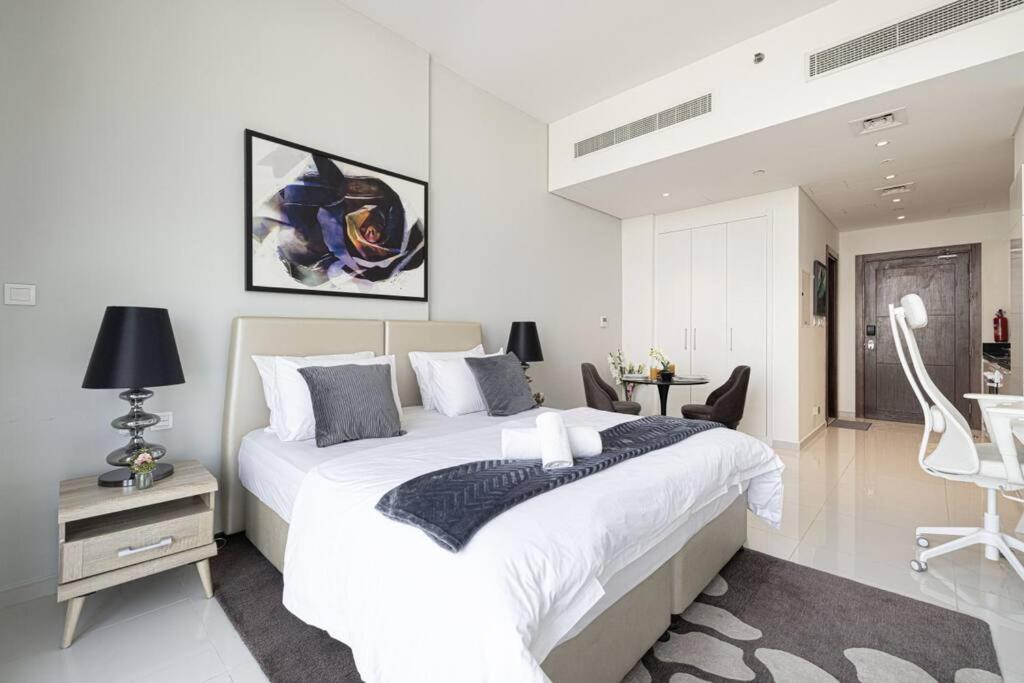 Lux In Damac Hills Holiday home