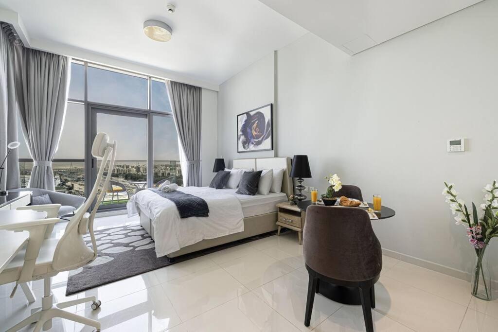 Lux In Damac Hills Holiday home
