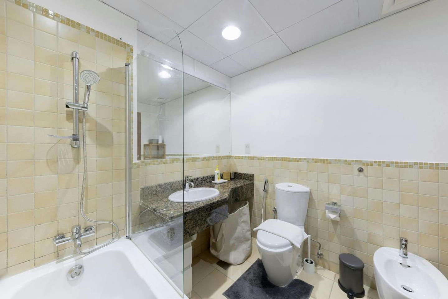Apartment Spacious 2-bedroom Getaway In Jbr, Prime Location